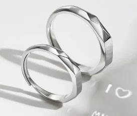 Light Sculpted Silver Ringer